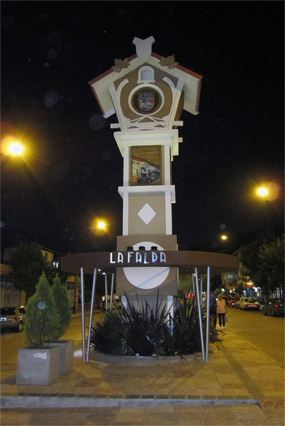 ADNTIIC 2011 :: Excursion #1 :: La Falda (Valle de Punilla) :: cuckoo clock